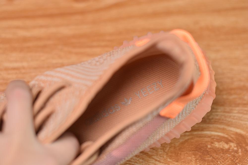 أحذية رياضية من القماش ذات نعل صلب