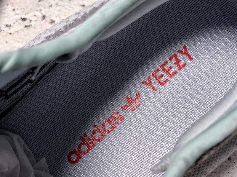 ييزي بوست 350 V2 لوندمارك