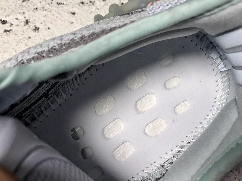 ييزي بوست 350 V2 لوندمارك