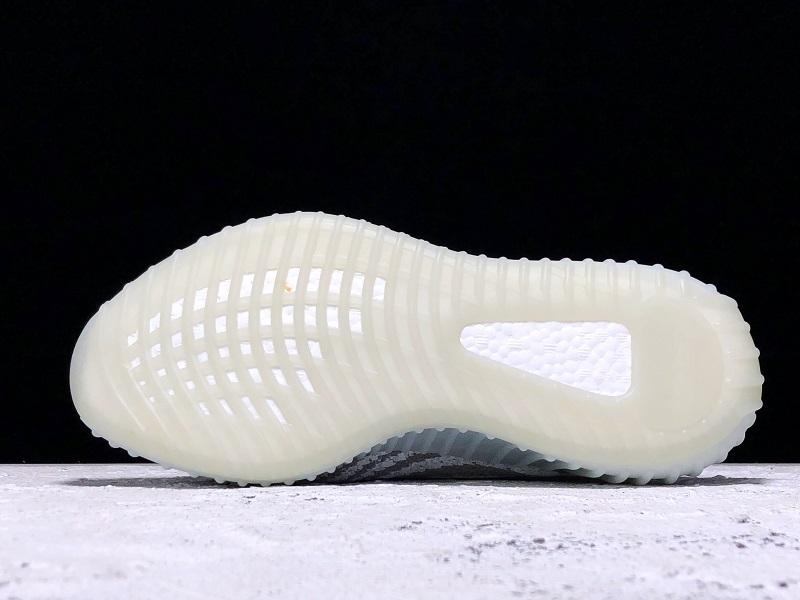 ييزي بوست 350 V2 لوندمارك