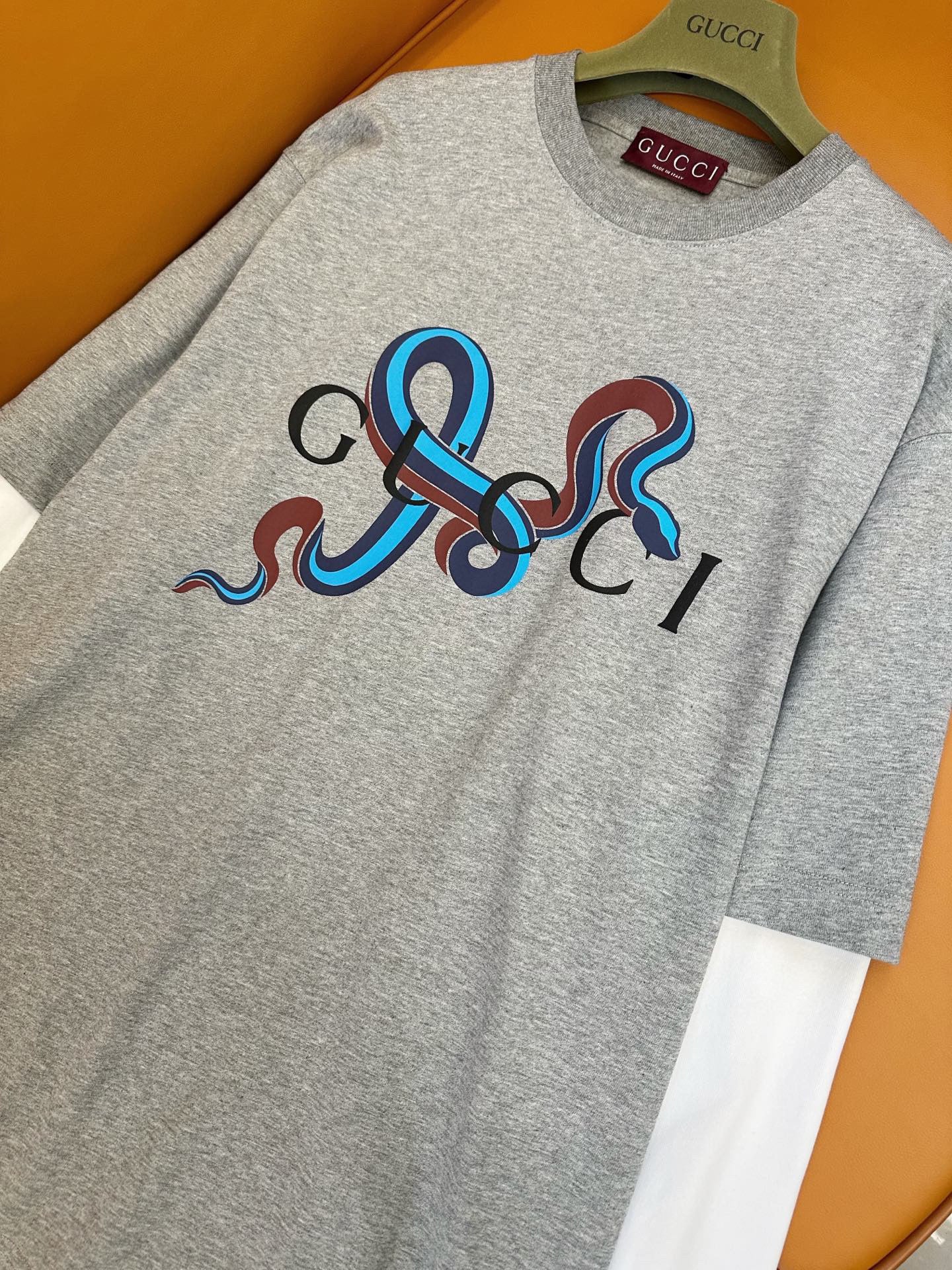 Graues T-Shirt