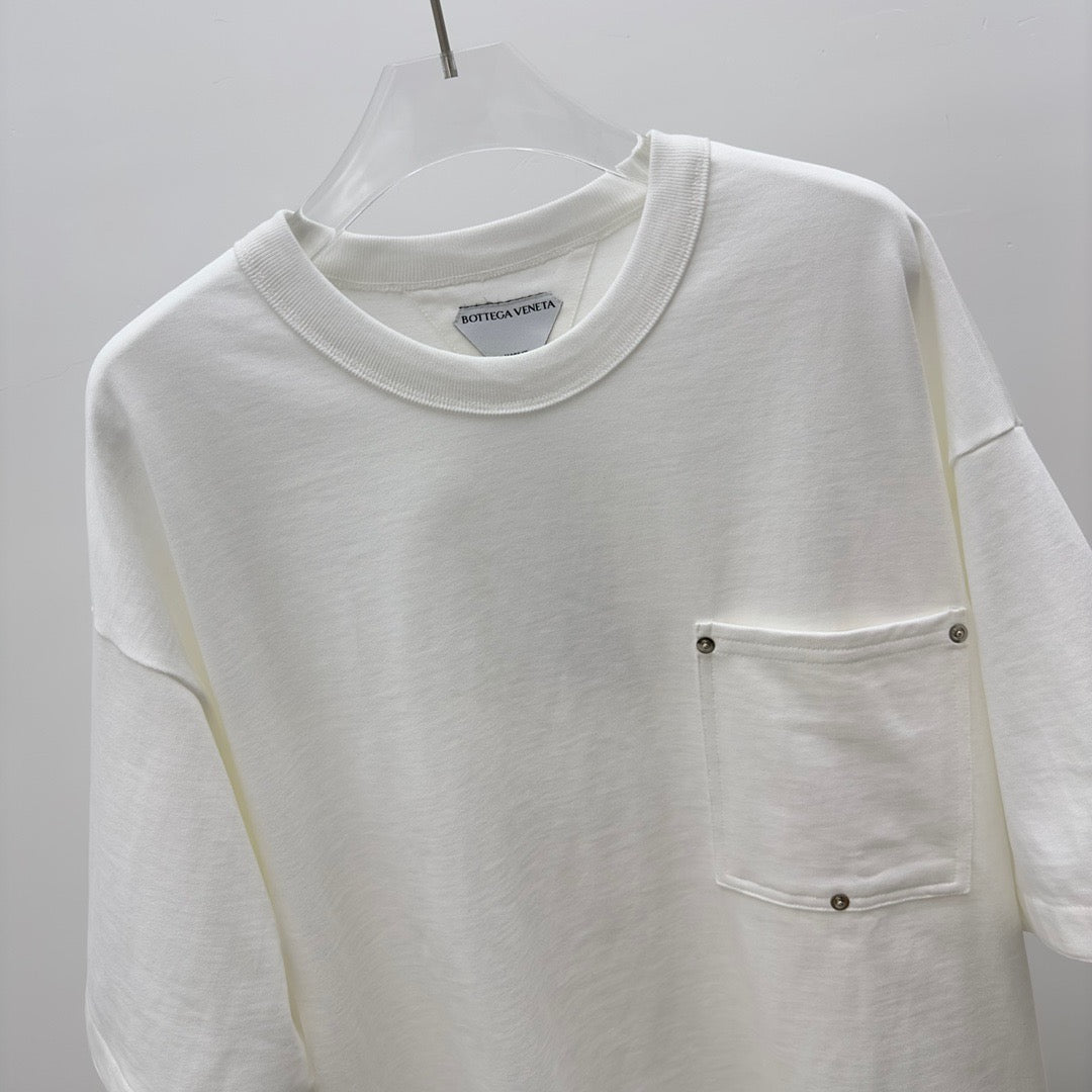 White T-shirt - Size L
