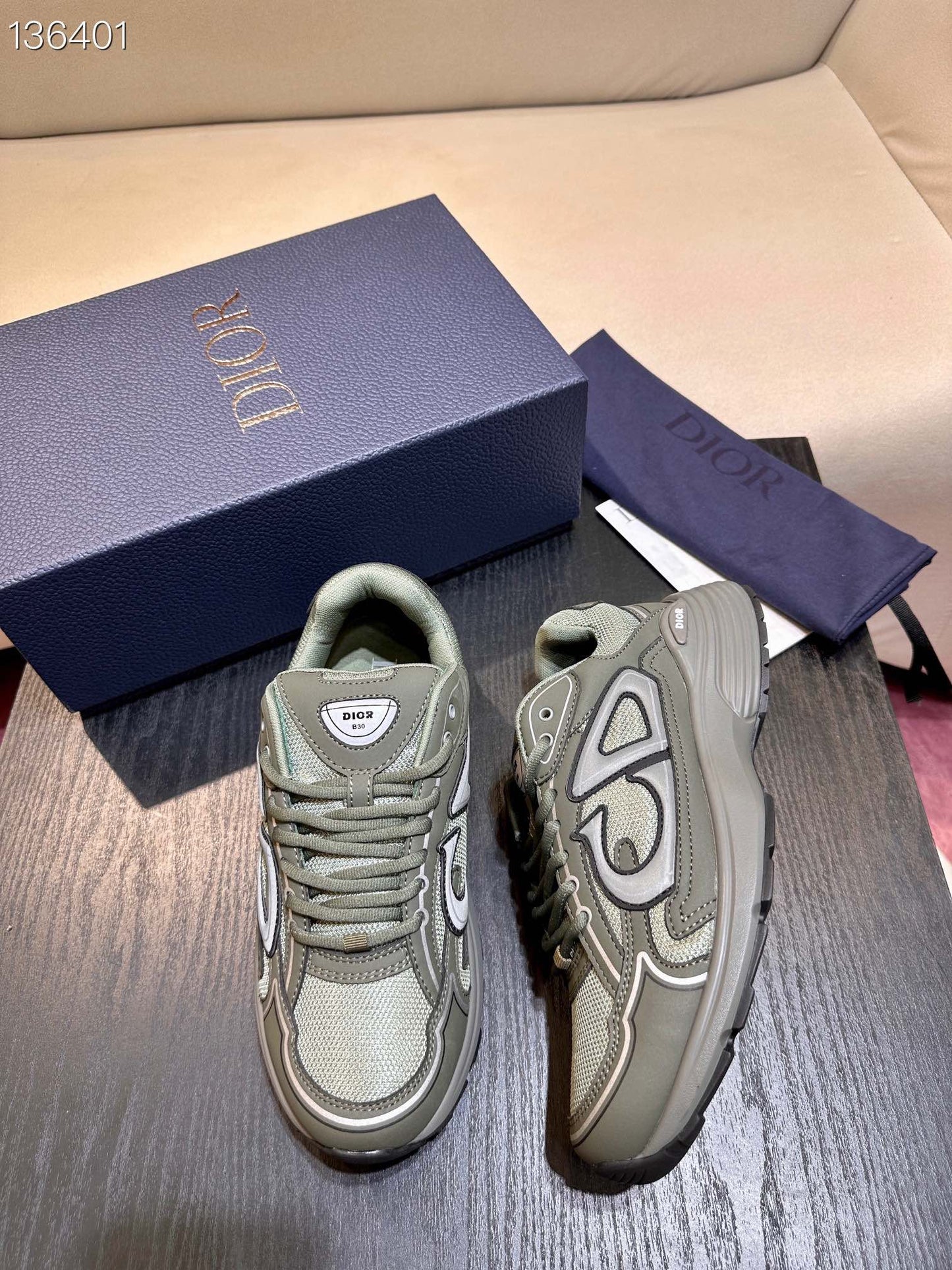 Mehrfarbige Schuhe