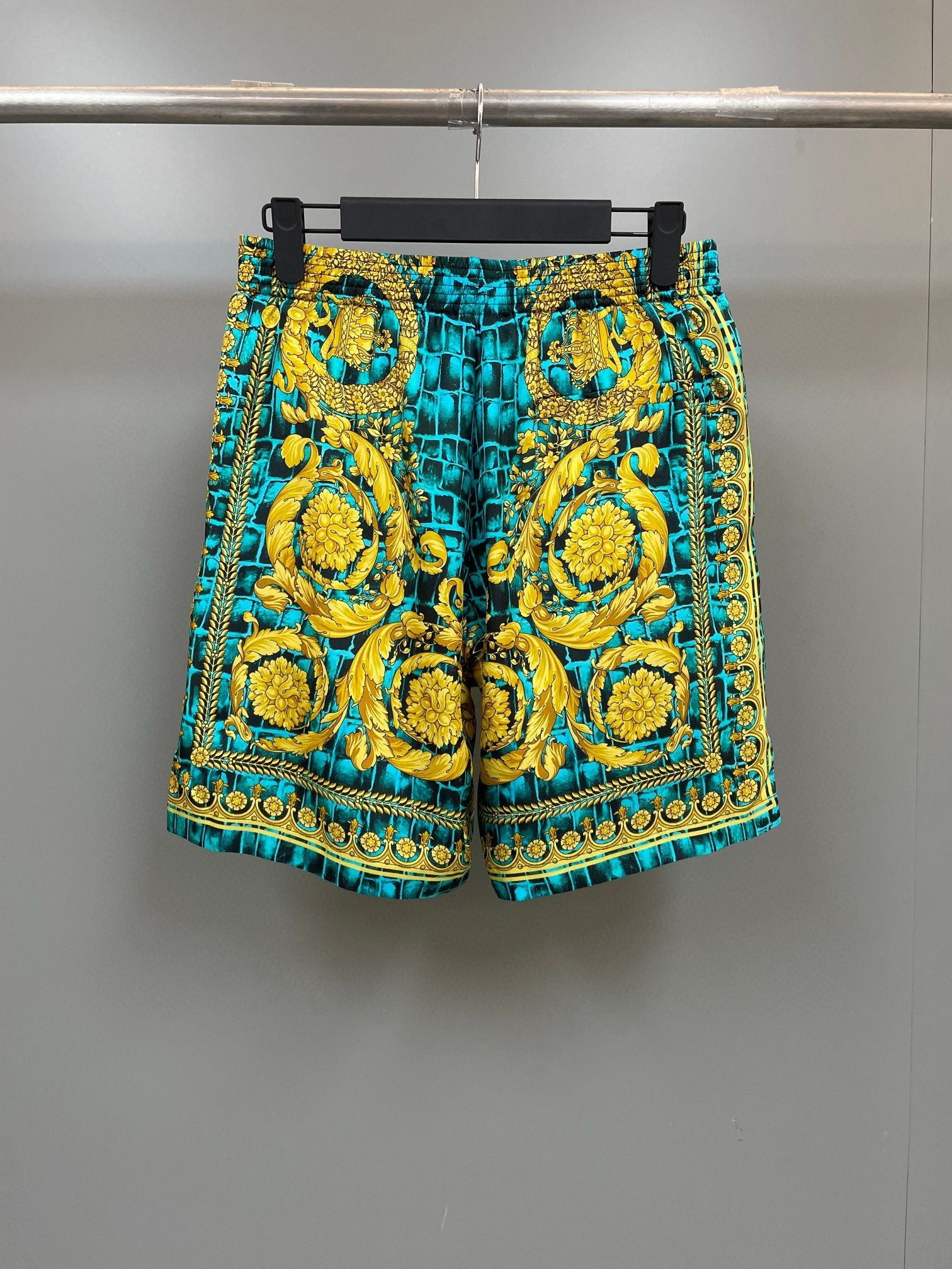 Multi-color Short