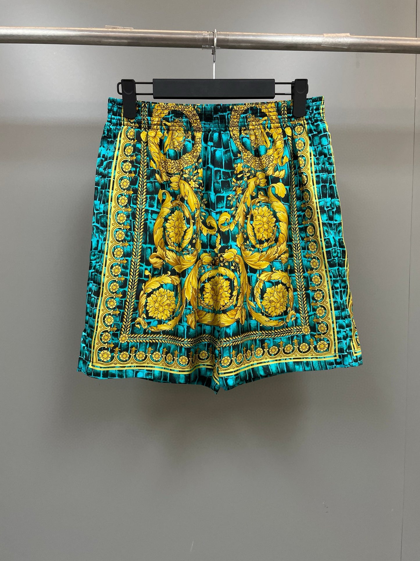 Multi-color Short