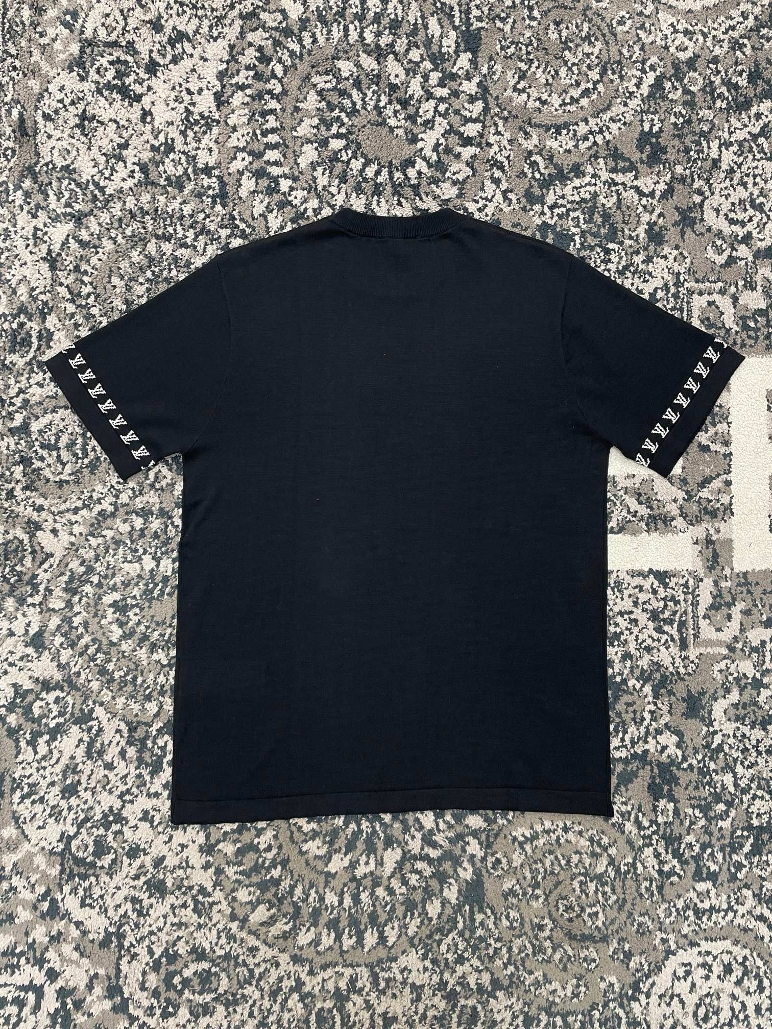 Black T-shirt