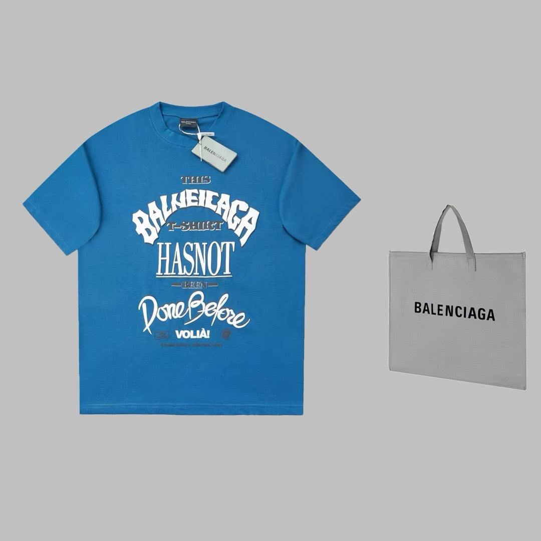 Blaues, rosa und weißes T-Shirt