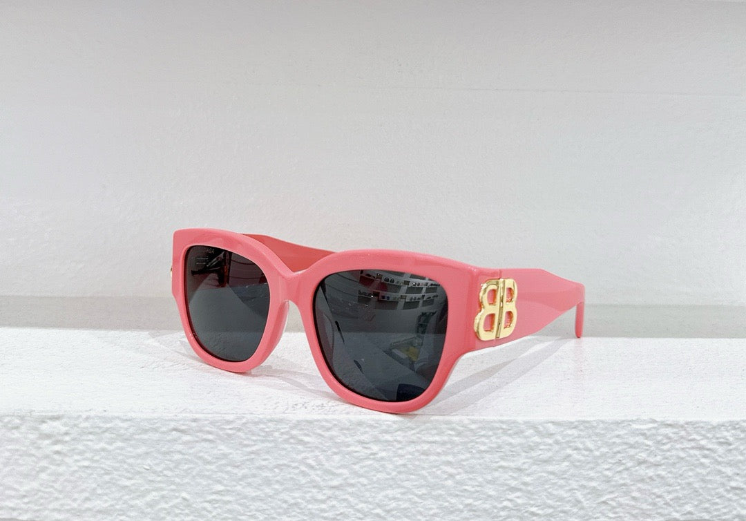 Schwarze, braune, rosa und weiße Sonnenbrille