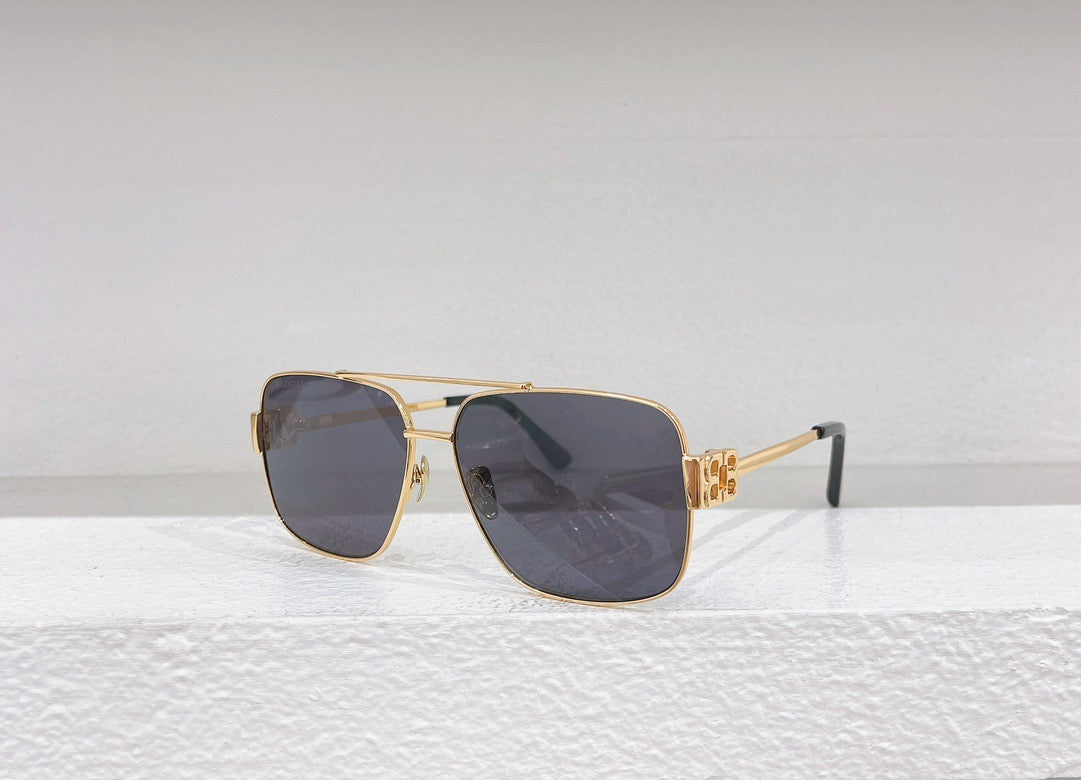 Gafas de sol negras, marrones y azules