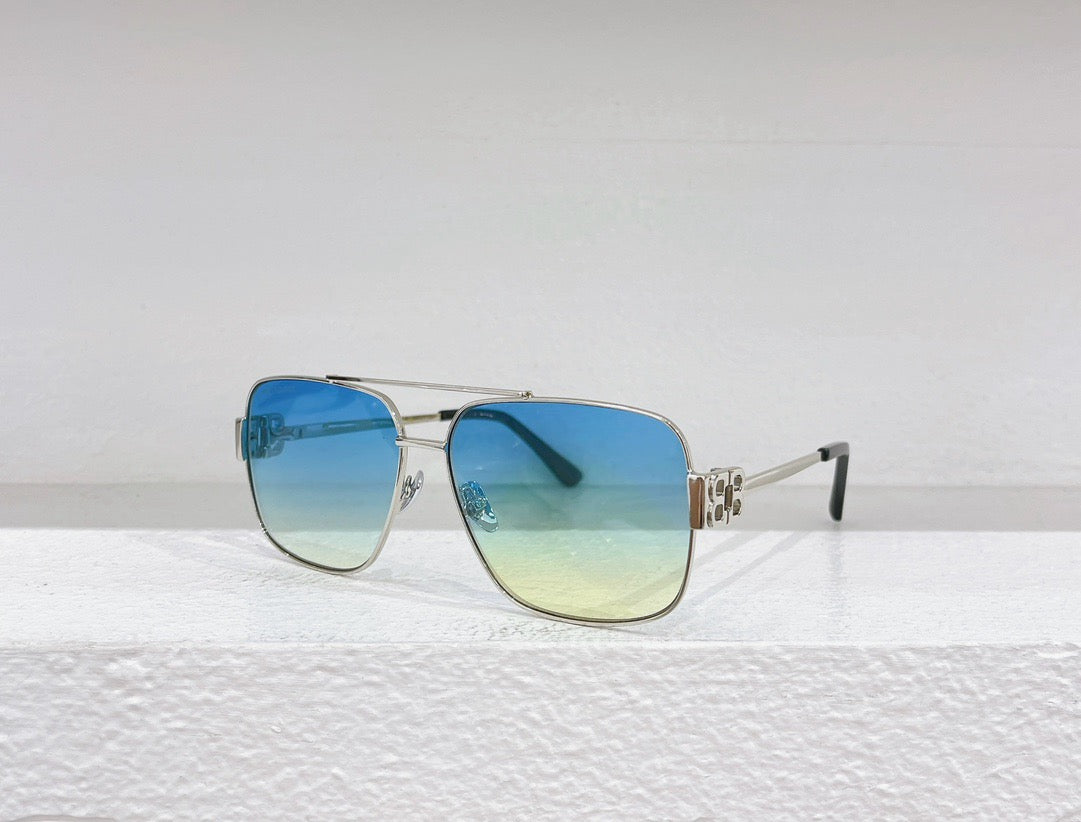 Gafas de sol negras, marrones y azules