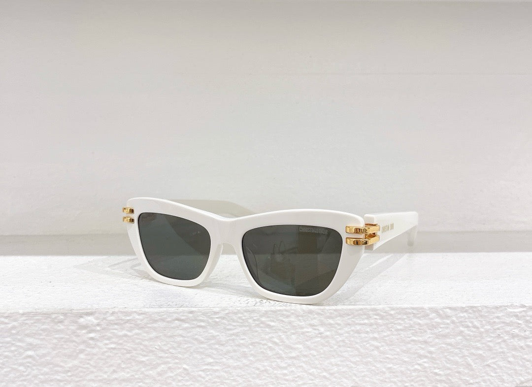 Weiße, braune, schwarze und blaue Sonnenbrille