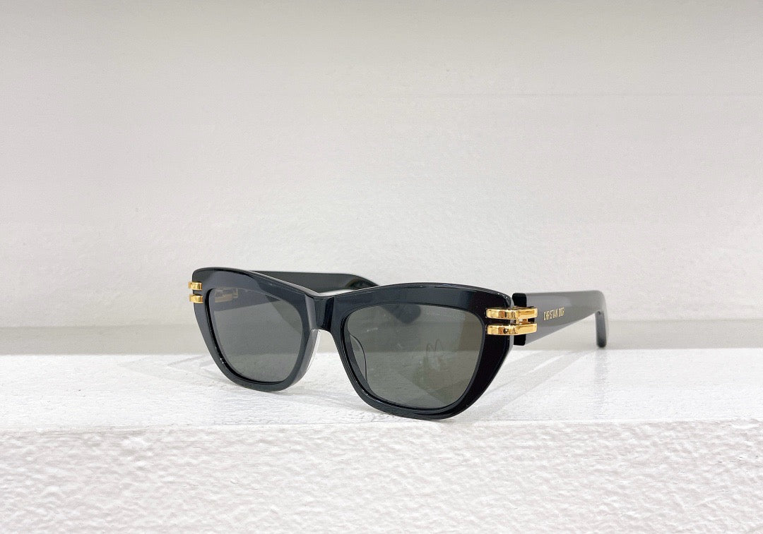 Weiße, braune, schwarze und blaue Sonnenbrille