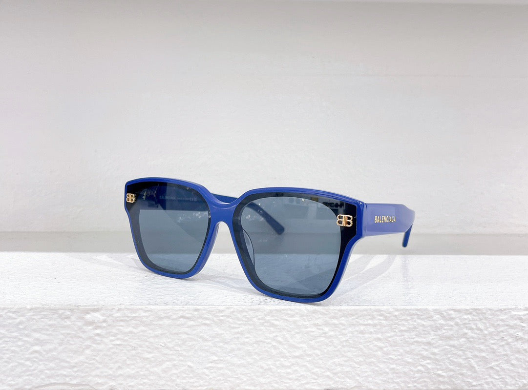 Braune, blaue und schwarze Sonnenbrille