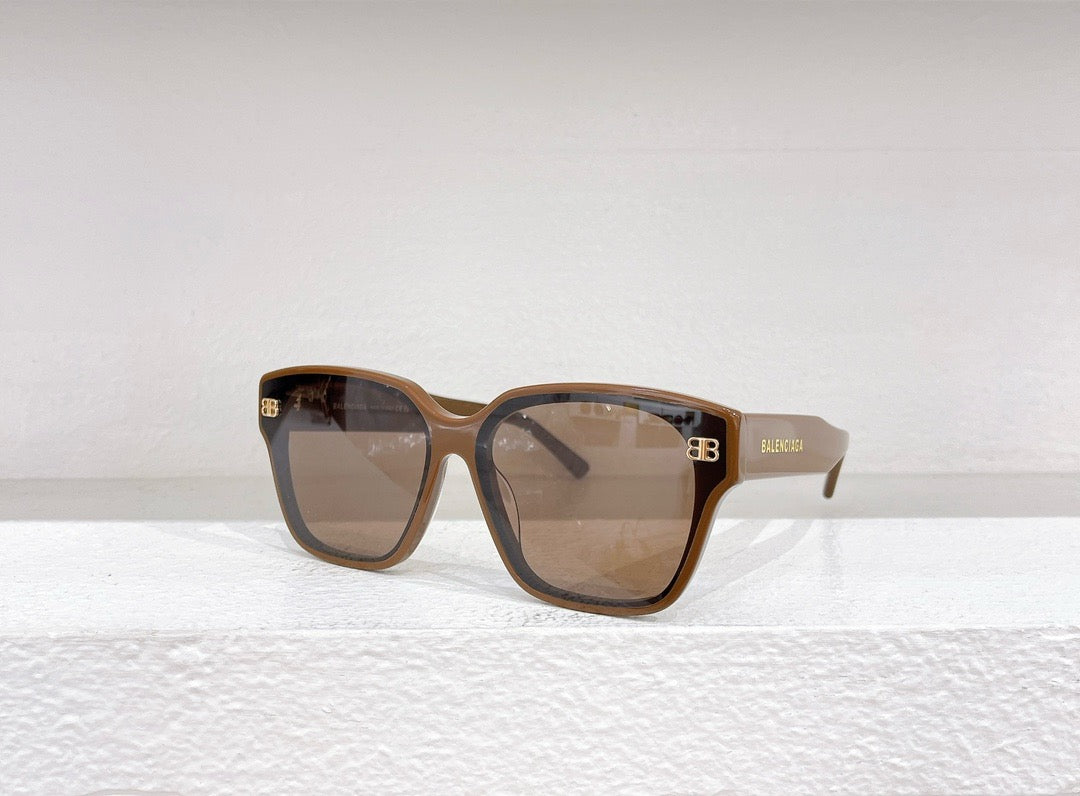 Braune, blaue und schwarze Sonnenbrille