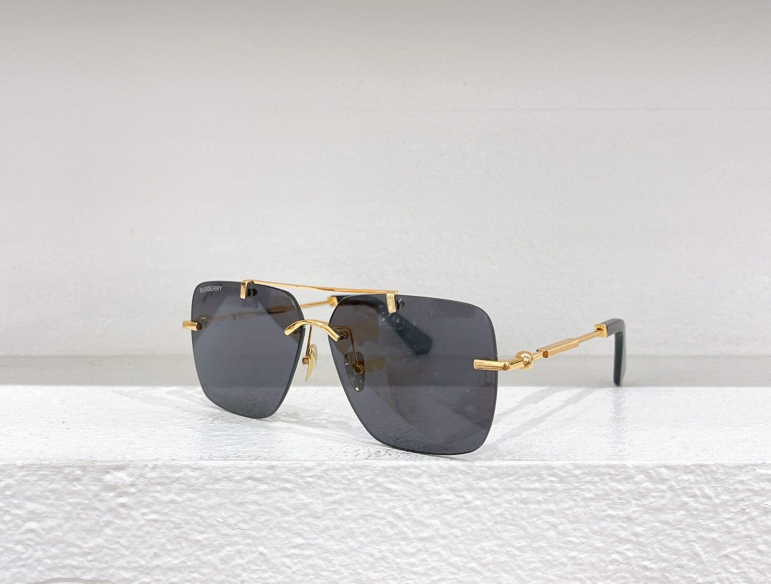 Gafas de sol azules, marrones, negras y rosas