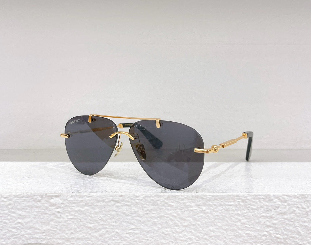 Gafas de sol azules, marrones, negras y rosas