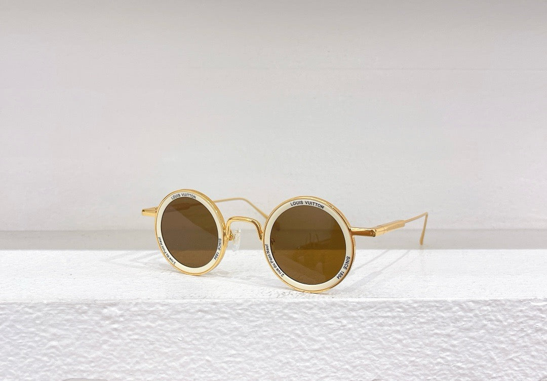 Gafas de sol doradas, marrones y negras