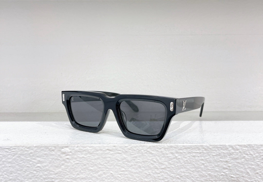 Gafas de sol negras, marrones y blancas
