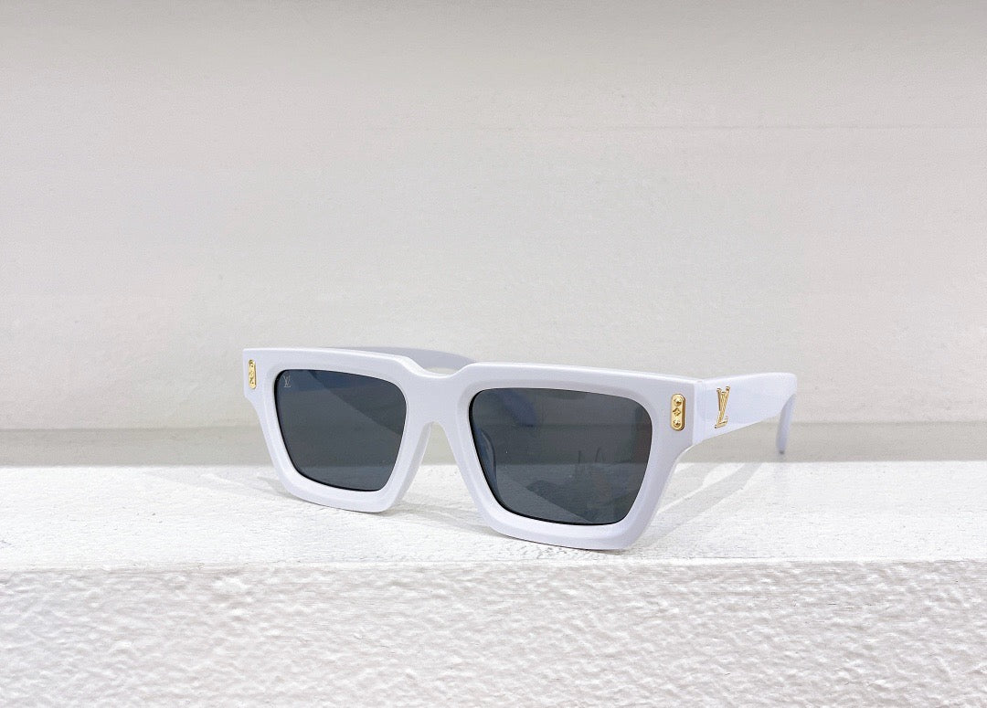 Gafas de sol negras, marrones y blancas