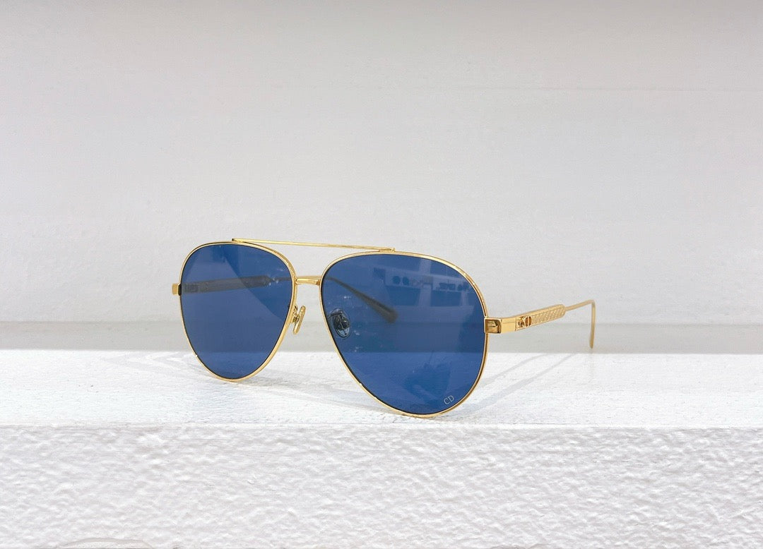 Braune, schwarze, blaue und rote Sonnenbrille