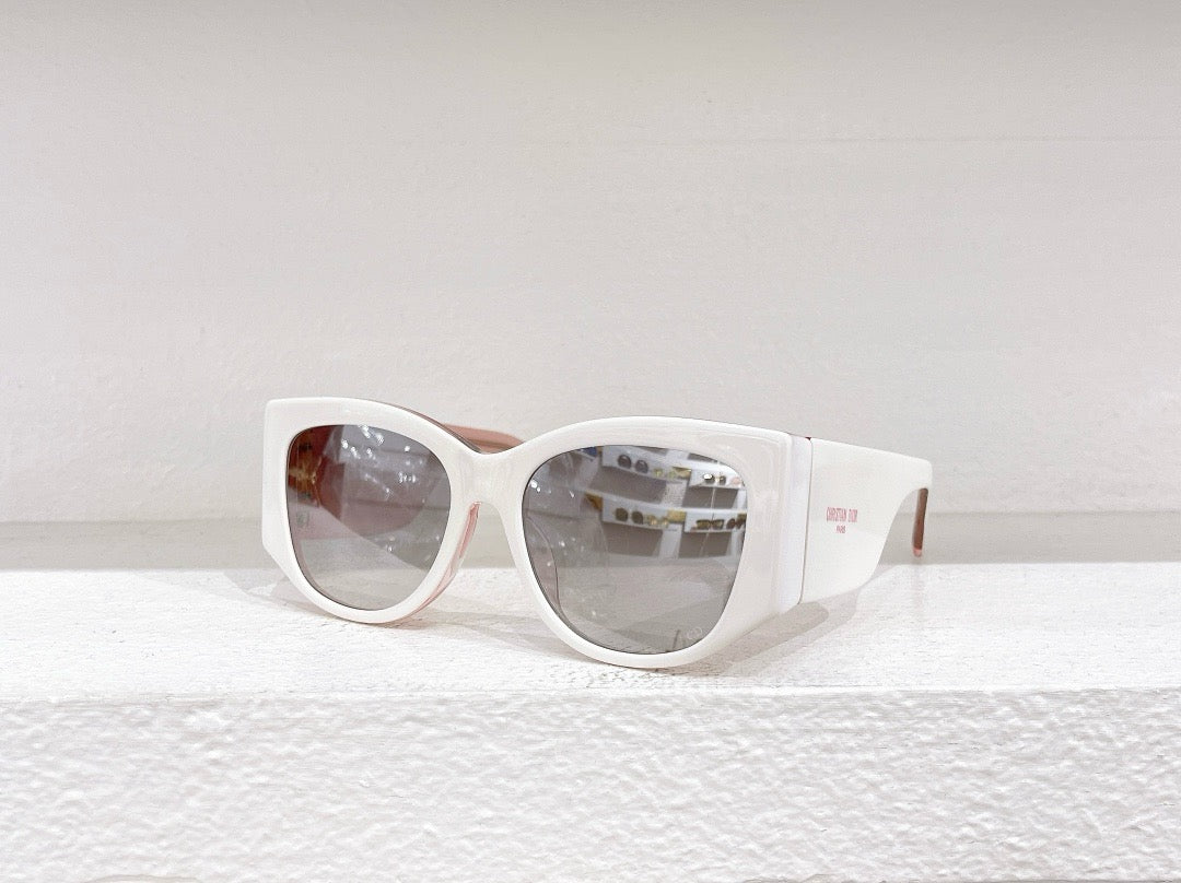 Schwarze, braune und weiße Sonnenbrille