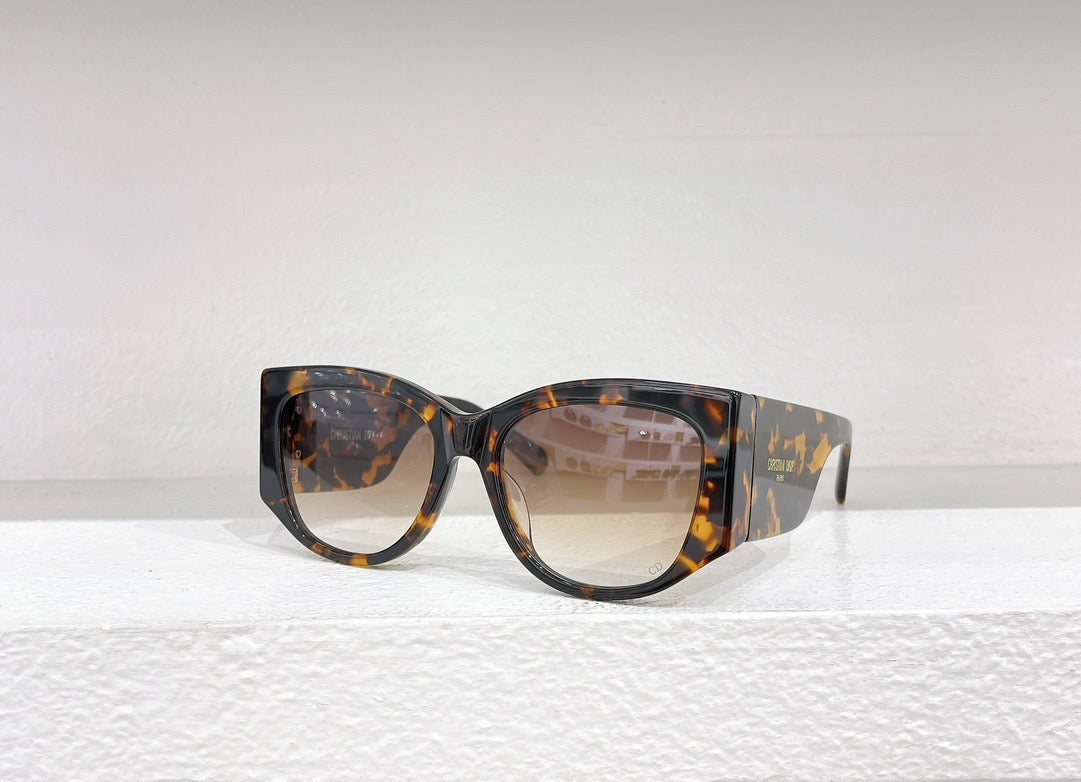 Schwarze, braune und weiße Sonnenbrille