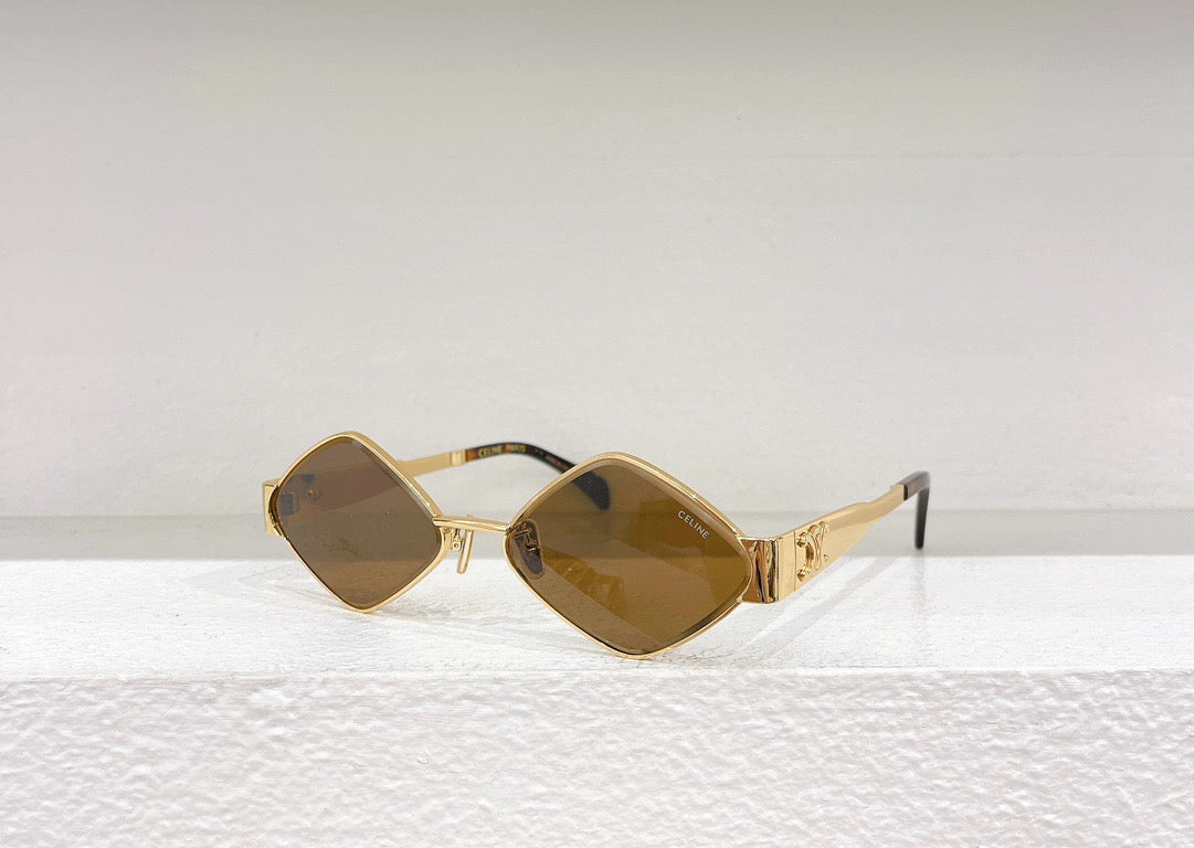 Schwarze, weiße, rosa und braune Sonnenbrille