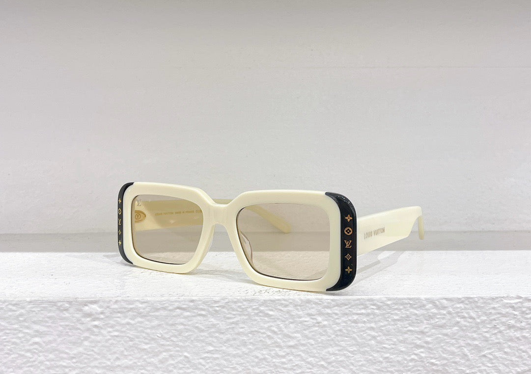 Gafas de sol negras, marrones, blancas y rosas