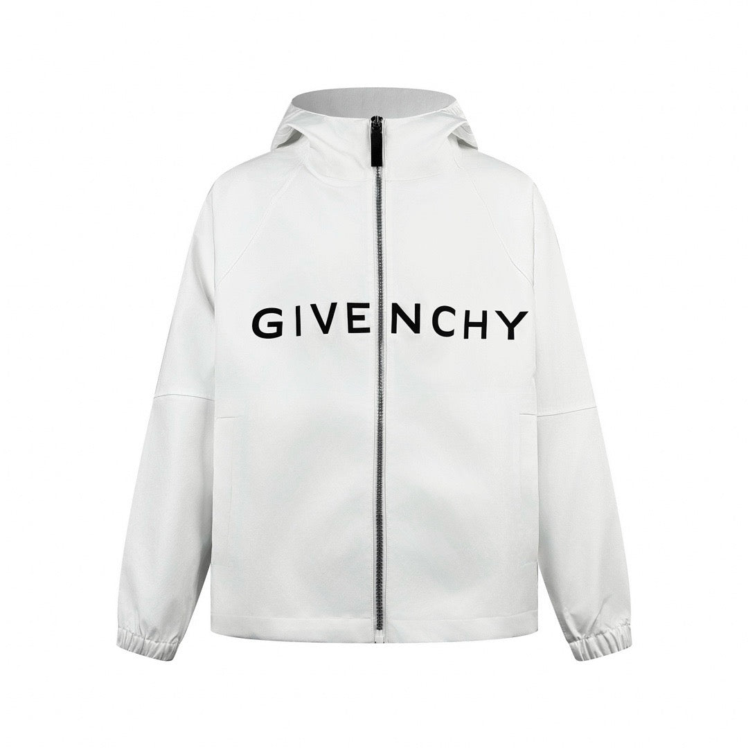 Chaqueta blanca y negra