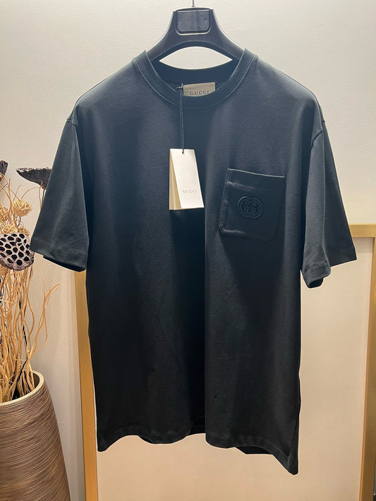 Schwarz-weißes T-Shirt