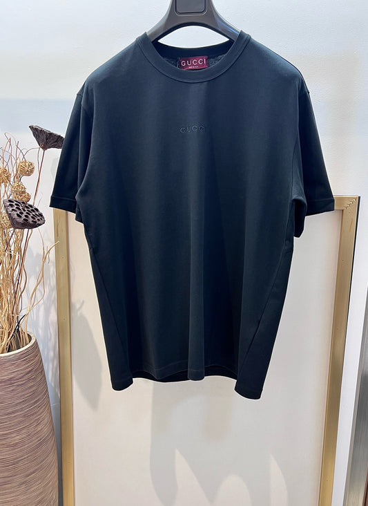 Schwarz-weißes T-Shirt