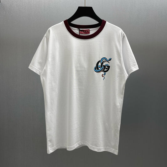Schwarz-weißes T-Shirt