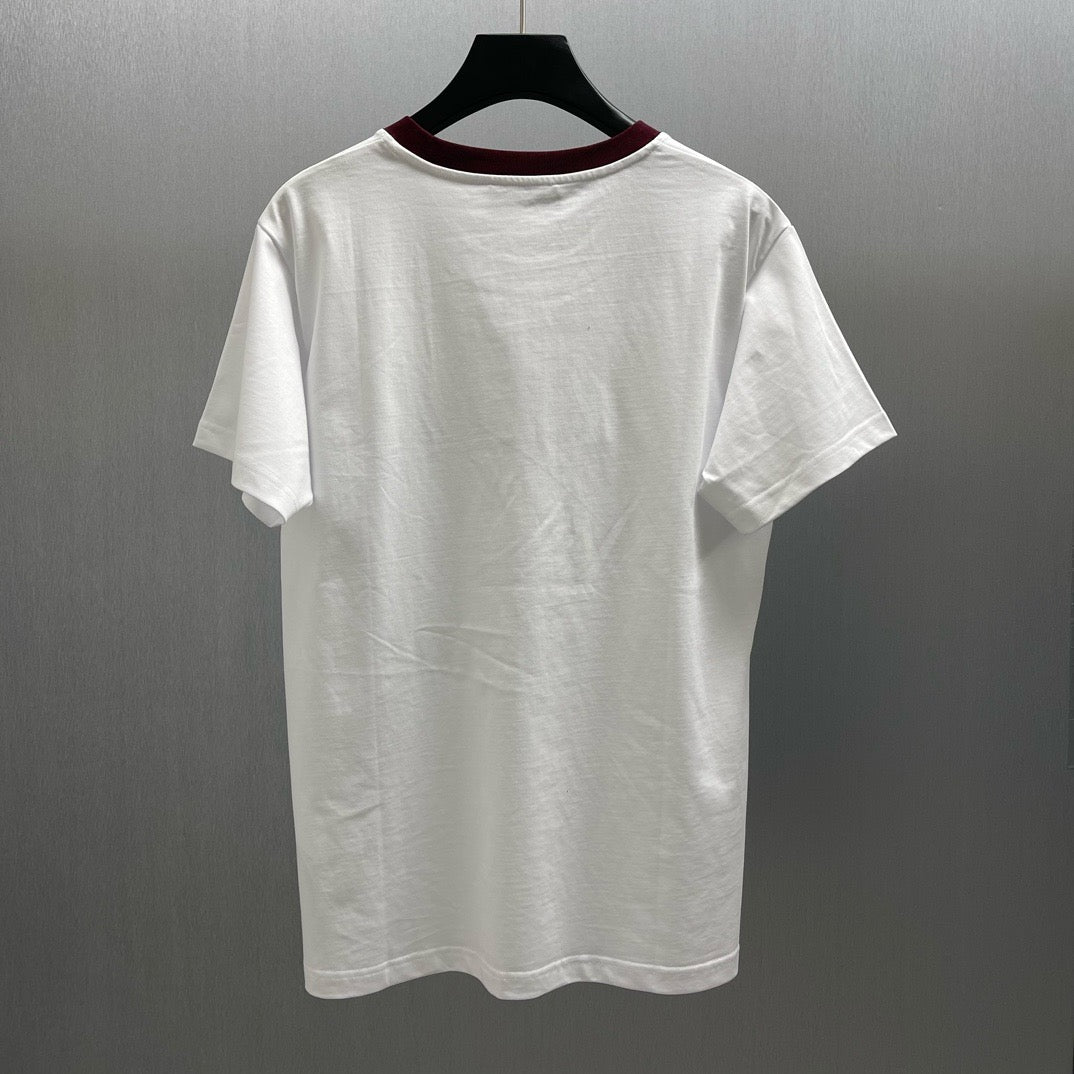 Schwarz-weißes T-Shirt