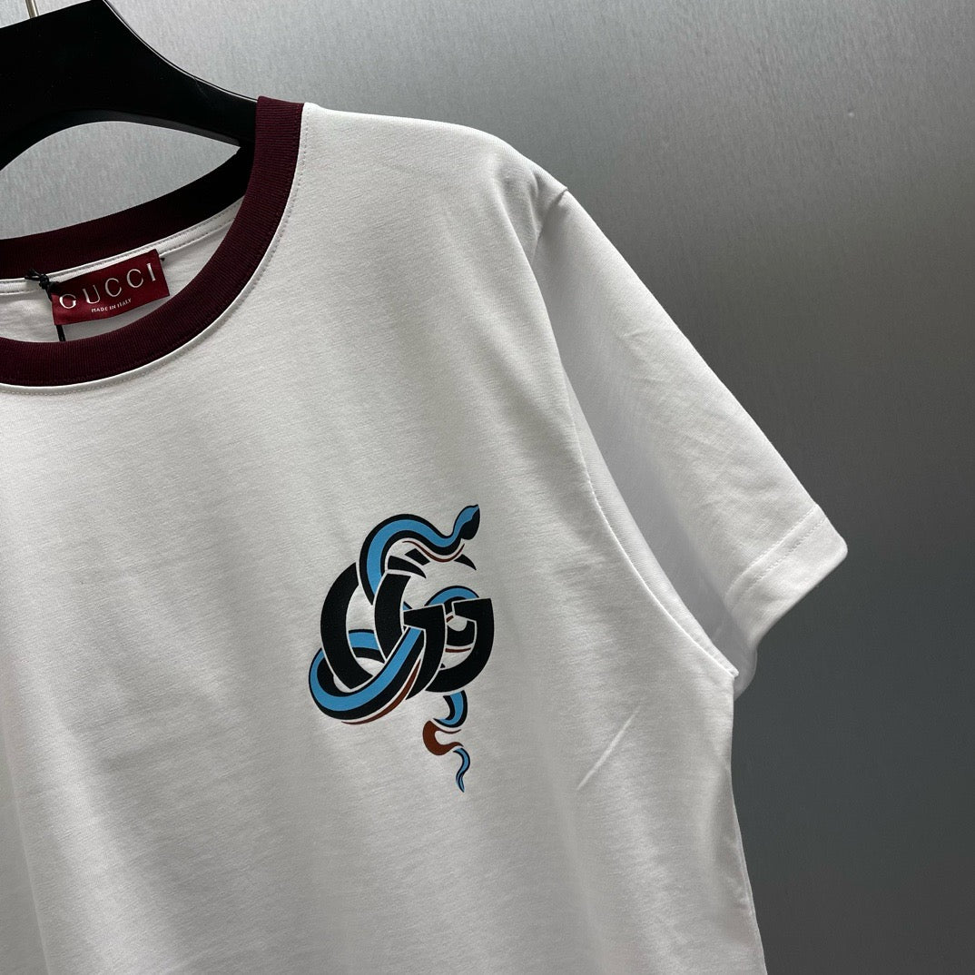 Schwarz-weißes T-Shirt