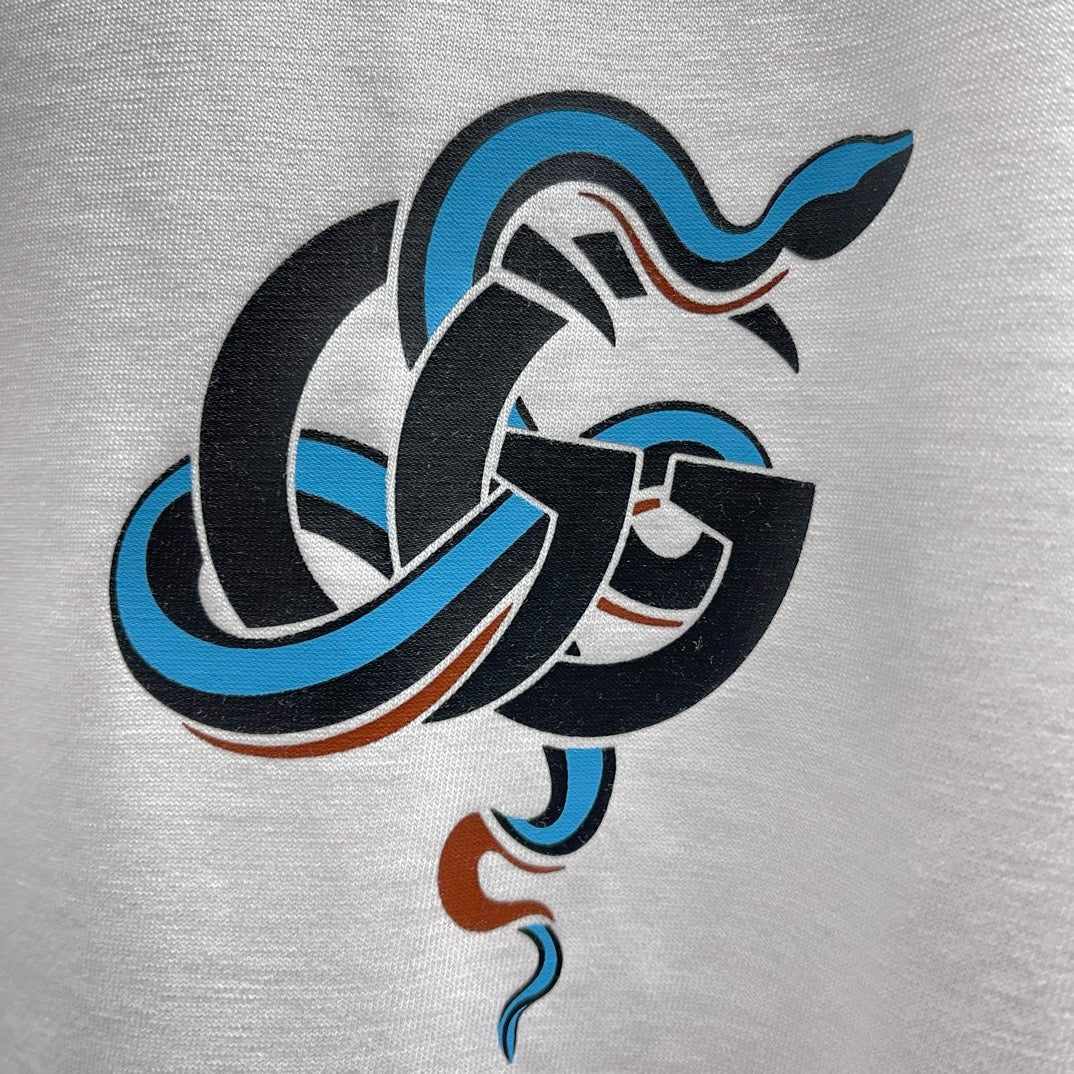 Schwarz-weißes T-Shirt