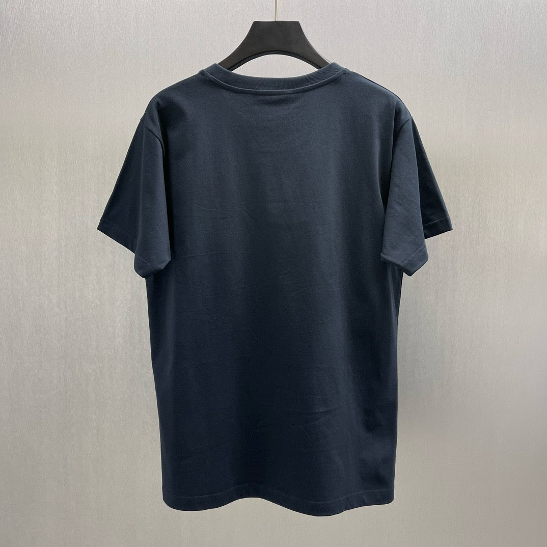 Schwarz-weißes T-Shirt