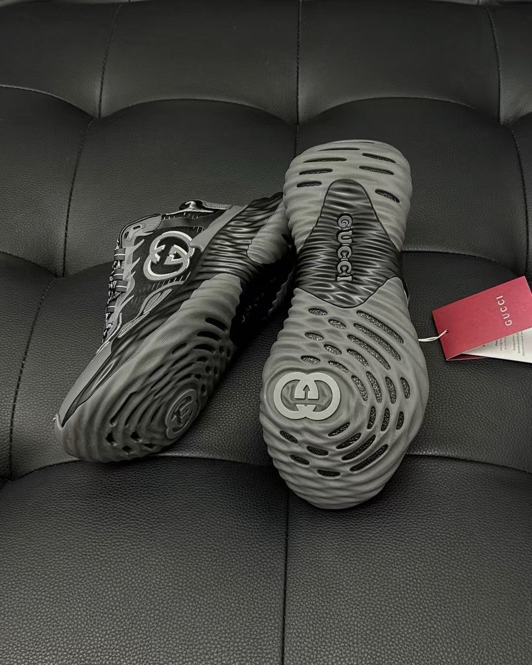 Mehrfarbige Schuhe
