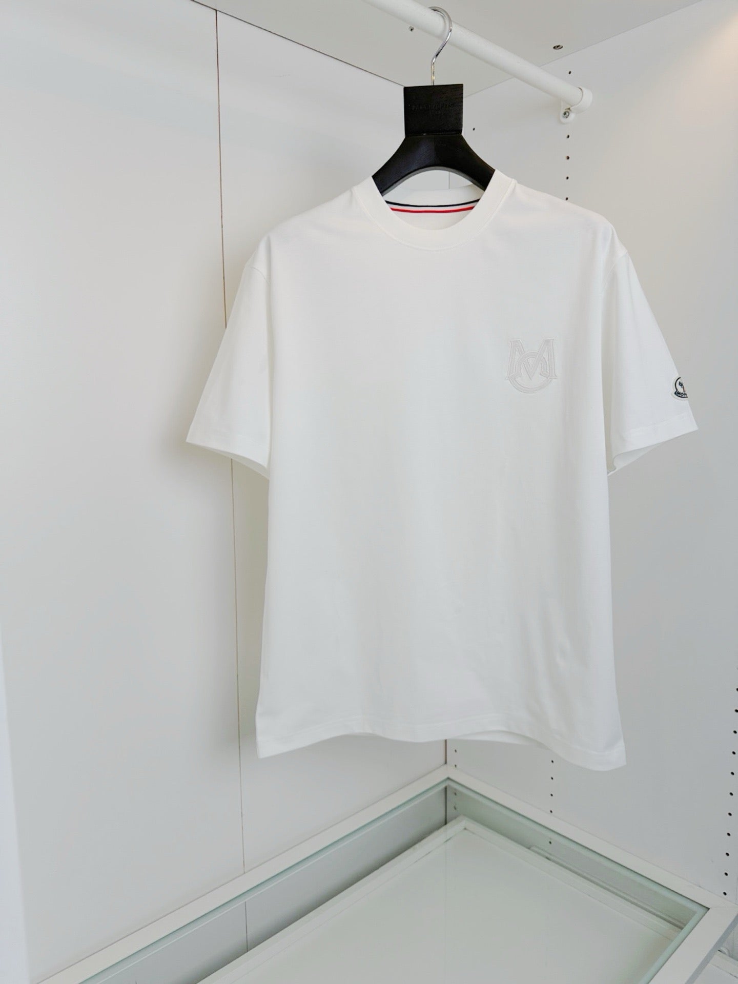 Camiseta en blanco y negro