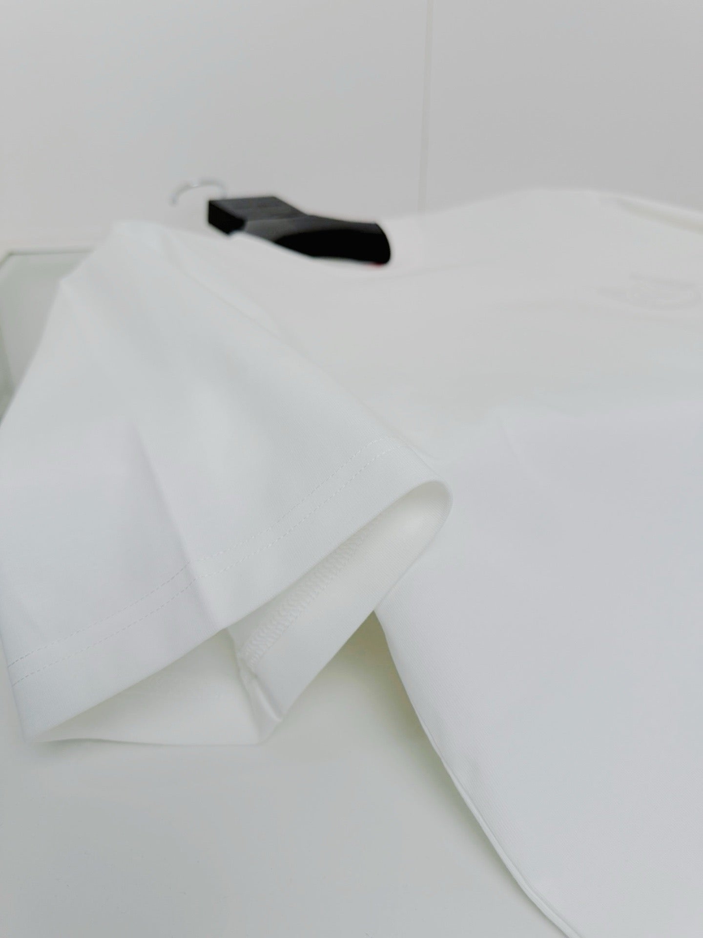 Camiseta en blanco y negro