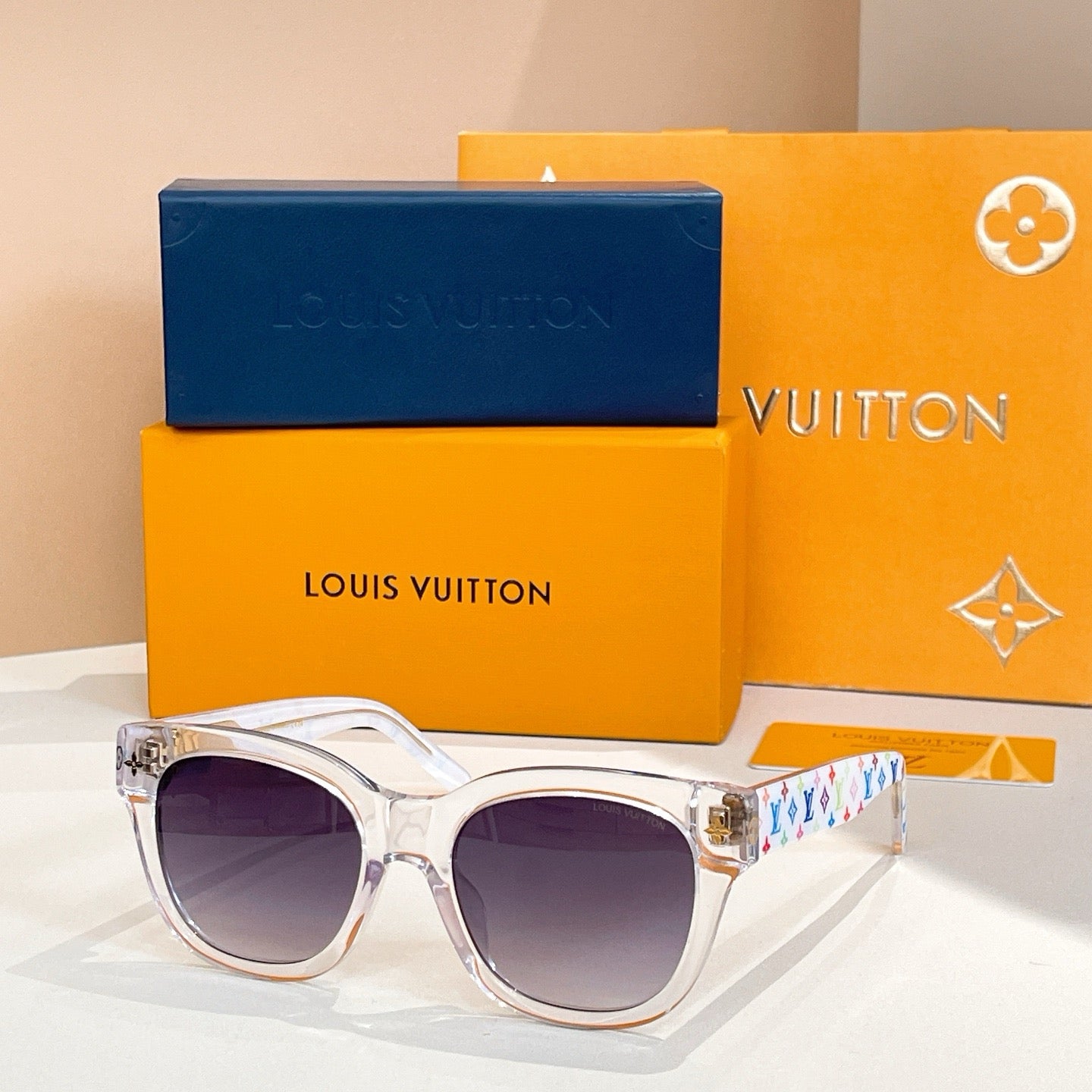 Mehrfarbige Sonnenbrille