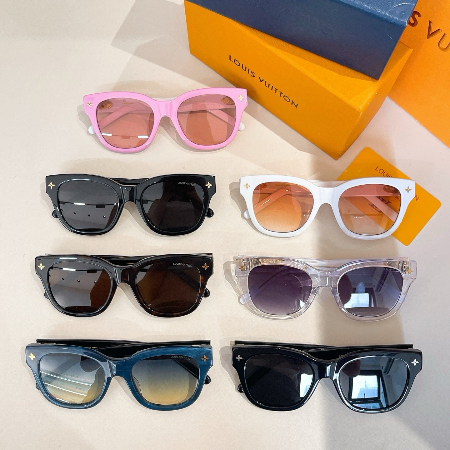 Mehrfarbige Sonnenbrille