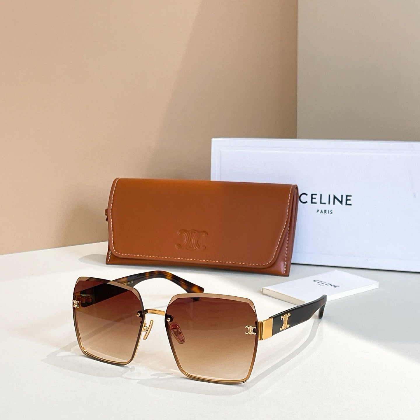 Mehrfarbige Sonnenbrille