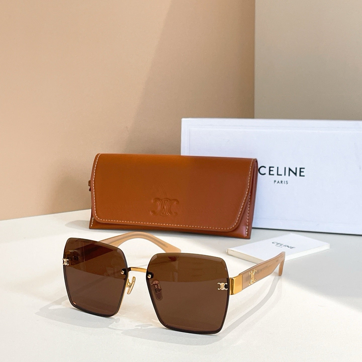 Mehrfarbige Sonnenbrille