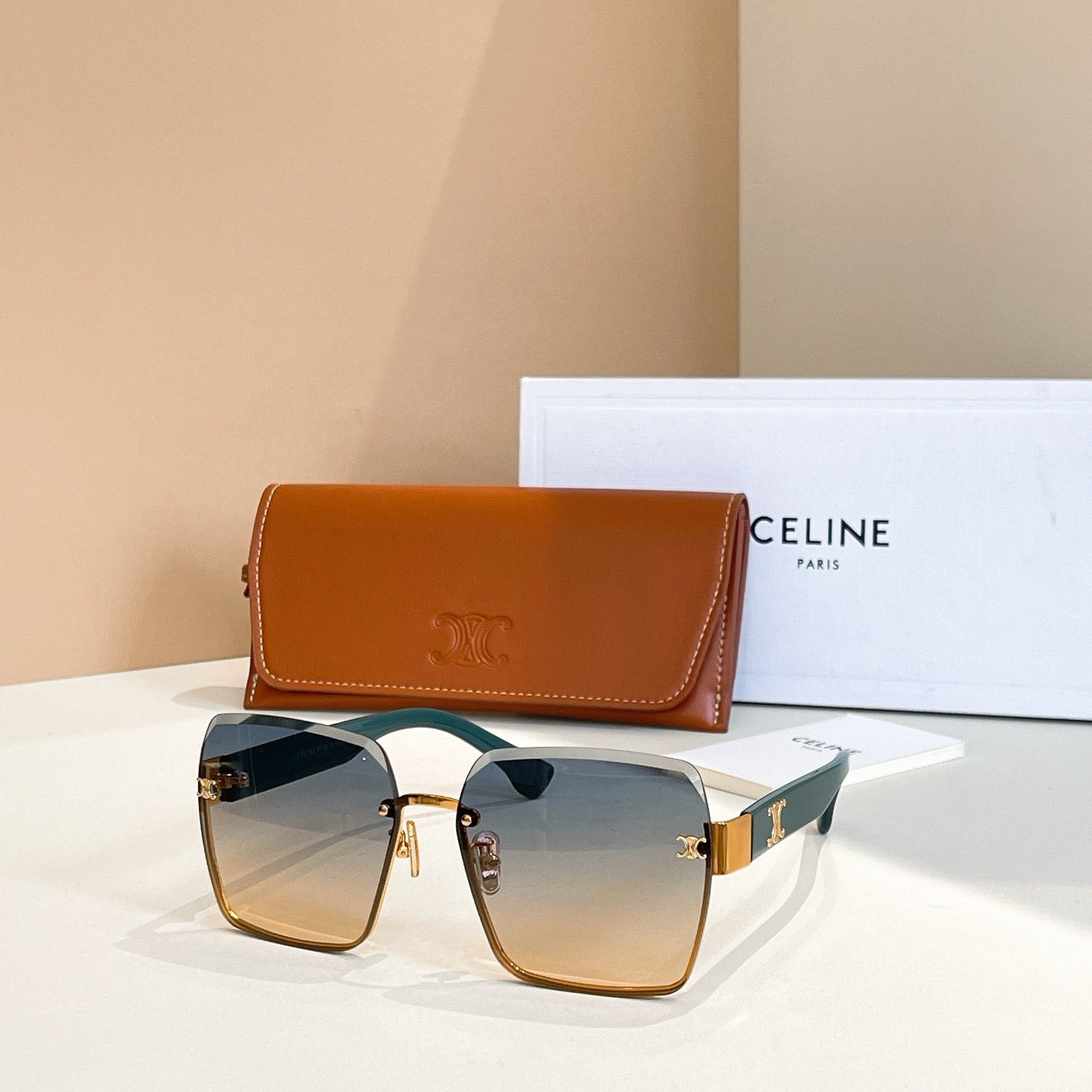 Mehrfarbige Sonnenbrille