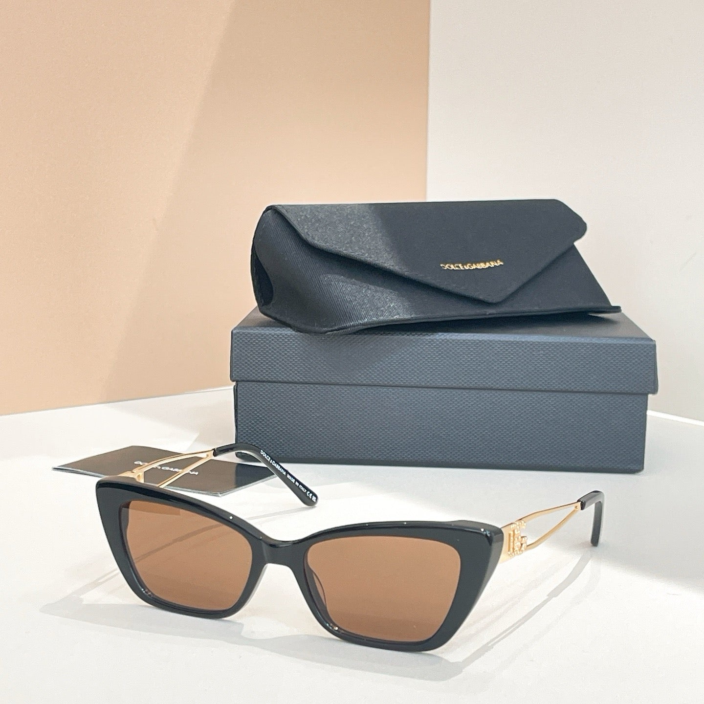 Mehrfarbige Sonnenbrille