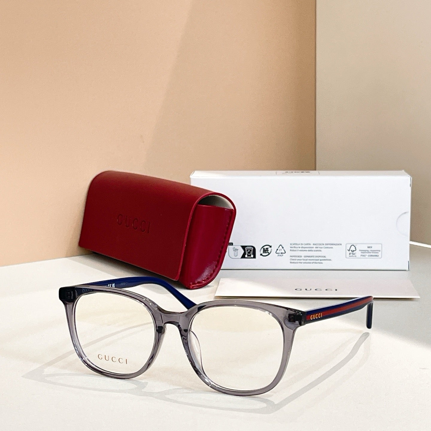 Mehrfarbige Sonnenbrille