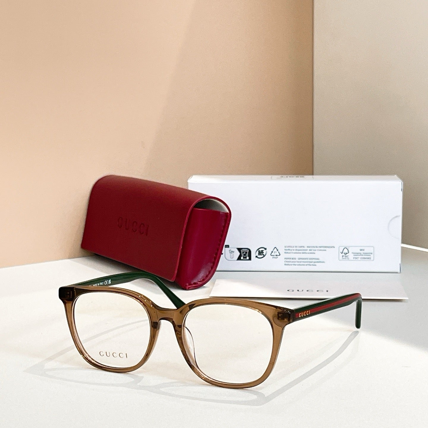 Mehrfarbige Sonnenbrille