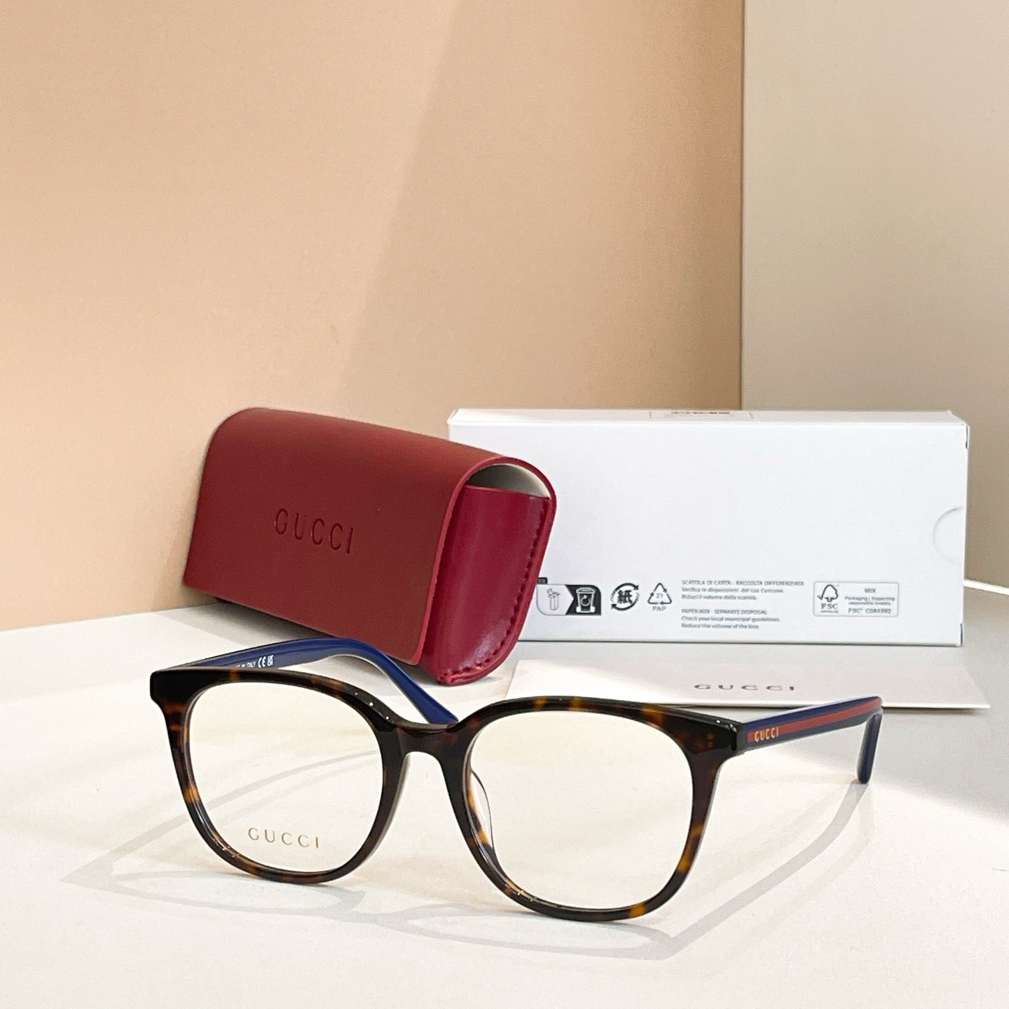 Mehrfarbige Sonnenbrille