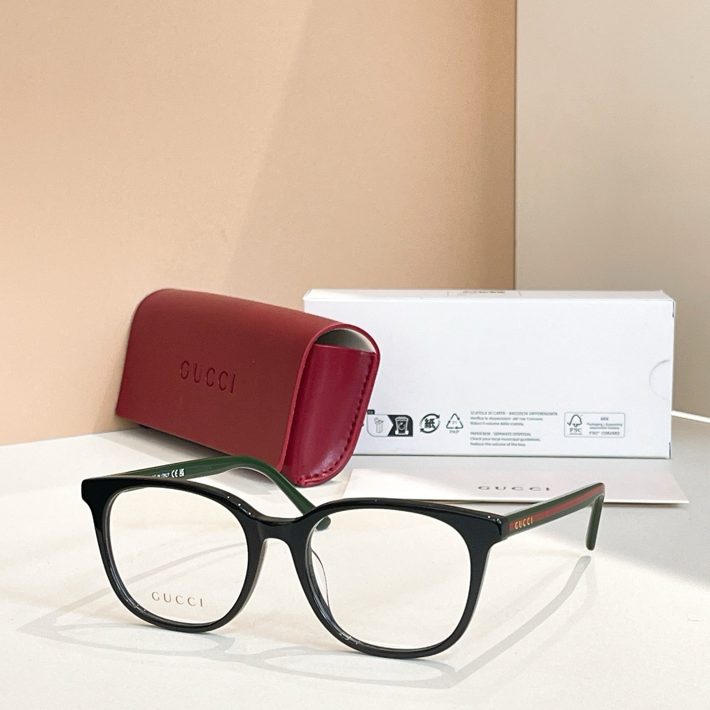 Mehrfarbige Sonnenbrille