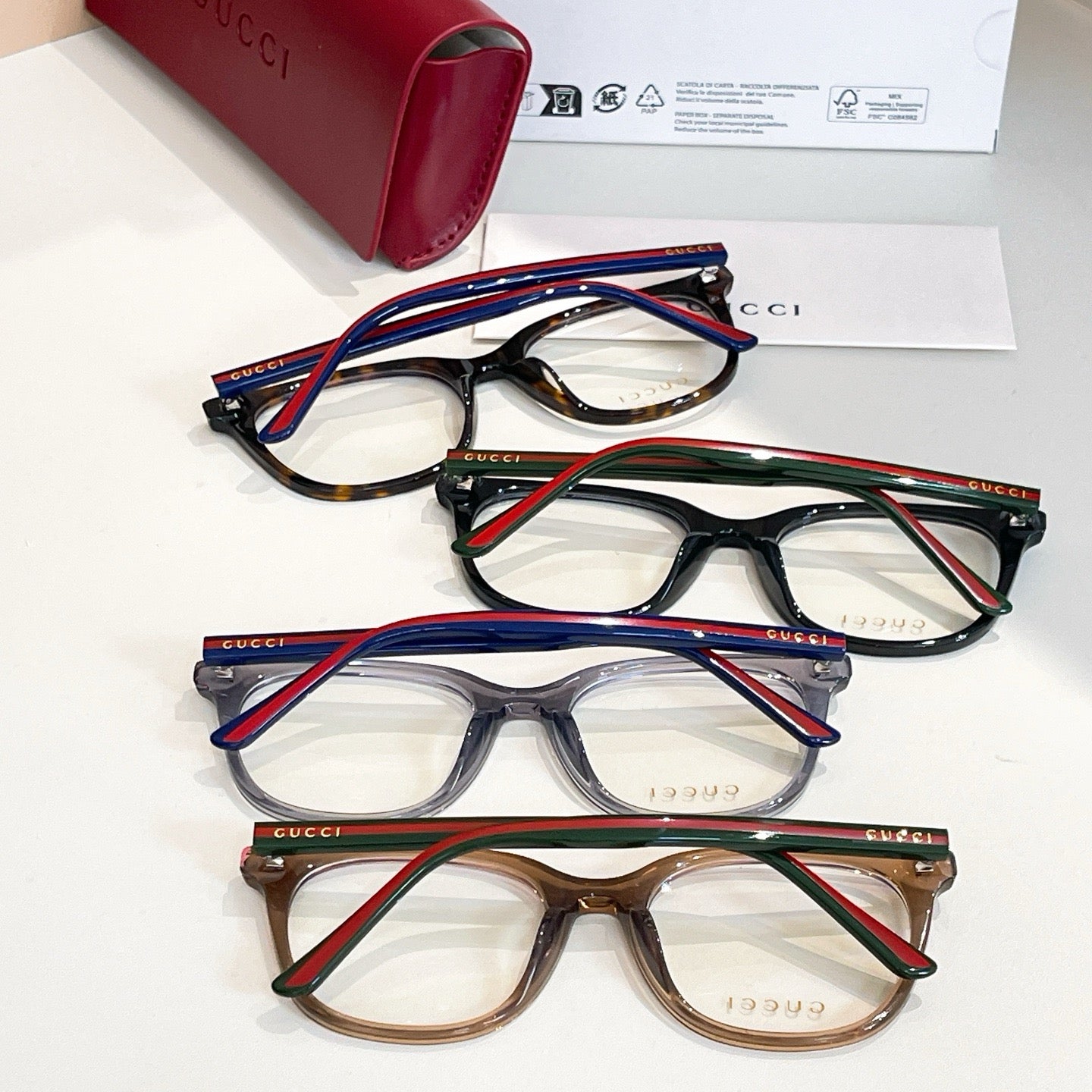 Mehrfarbige Sonnenbrille